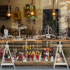 Détail de la vitrine de la boutique Lulu à La Tremblade (17390 )